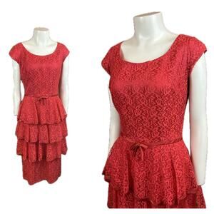 1950s Red Lace Tiered Party Dress Short Sleeves / Women’s Small *